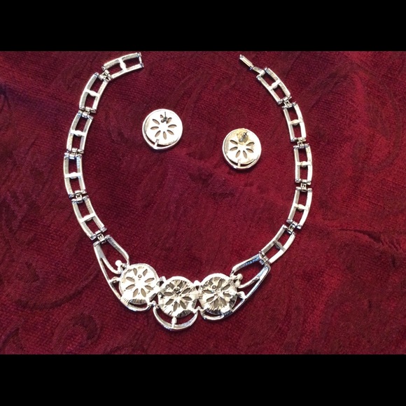 Necklace Set - Picture 3 of 3